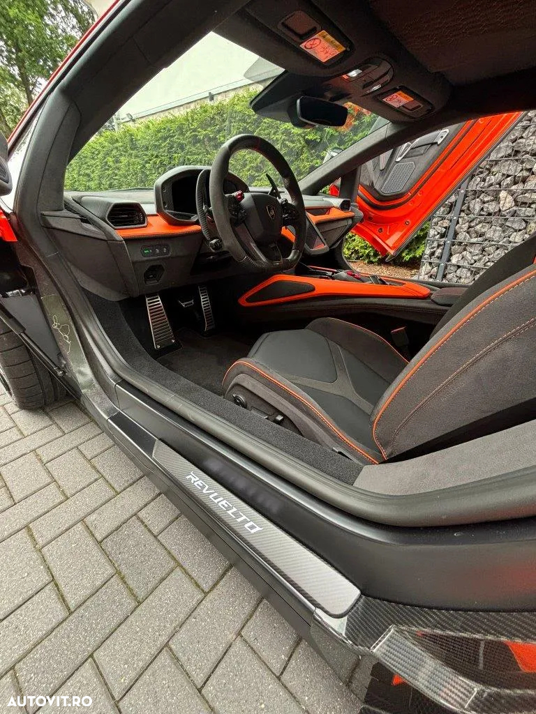 Lamborghini Revuelto - 4