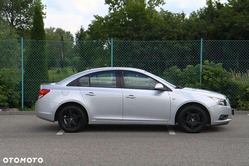 Chevrolet Cruze 1.8 LS - 5
