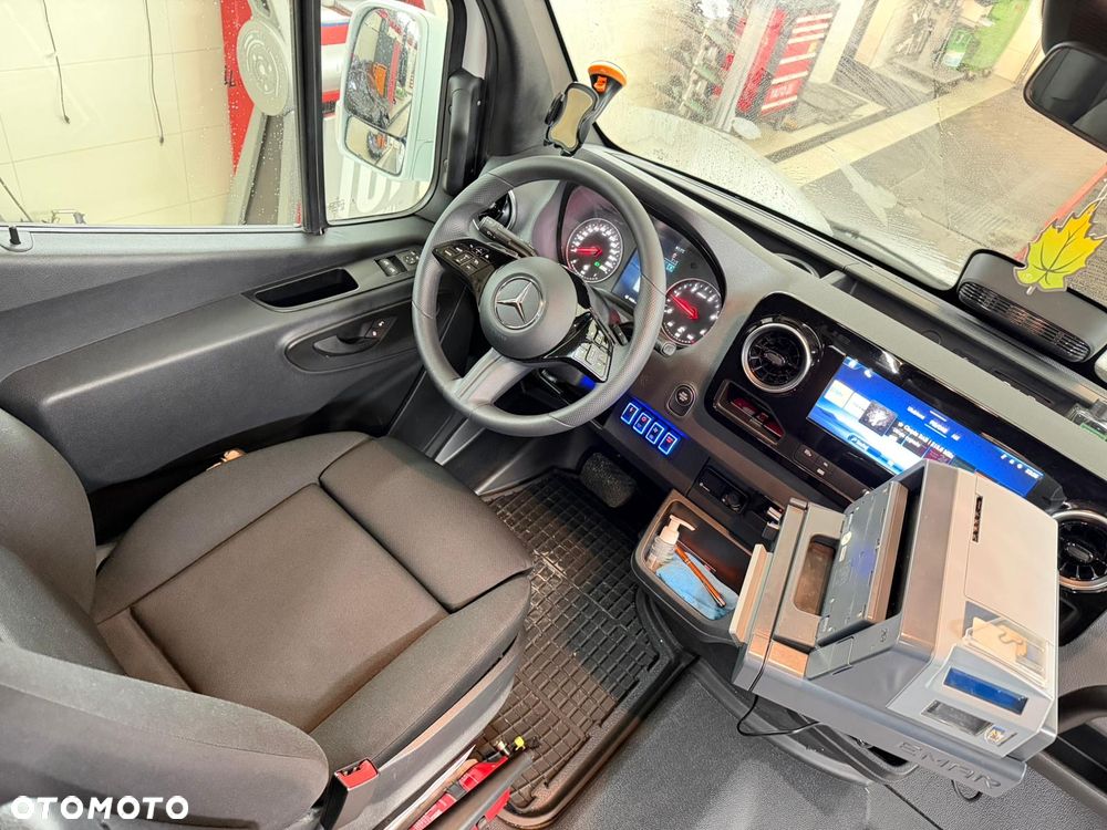 Mercedes-Benz Sprinter 519 - 13