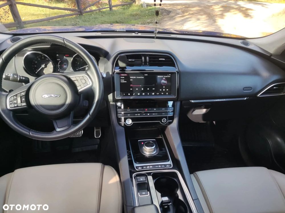 Jaguar F-Pace 2.0 i4P AWD Prestige - 9