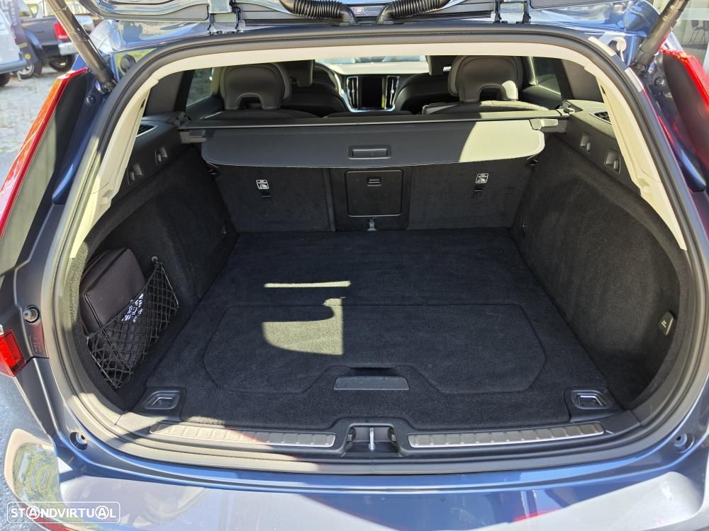 Volvo V60 2.0 B4 Momentum Geartronic — fotografia 12