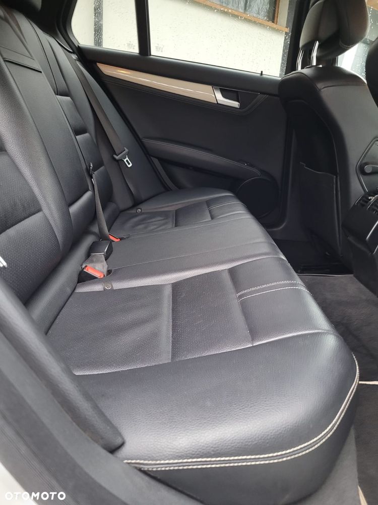 Mercedes-Benz Klasa C 180 7G-TRONIC - 26