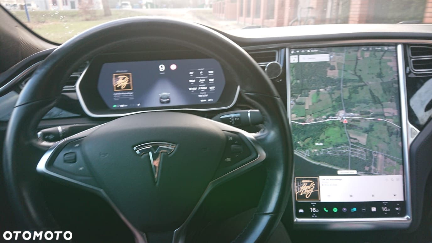 Tesla Model S - 4