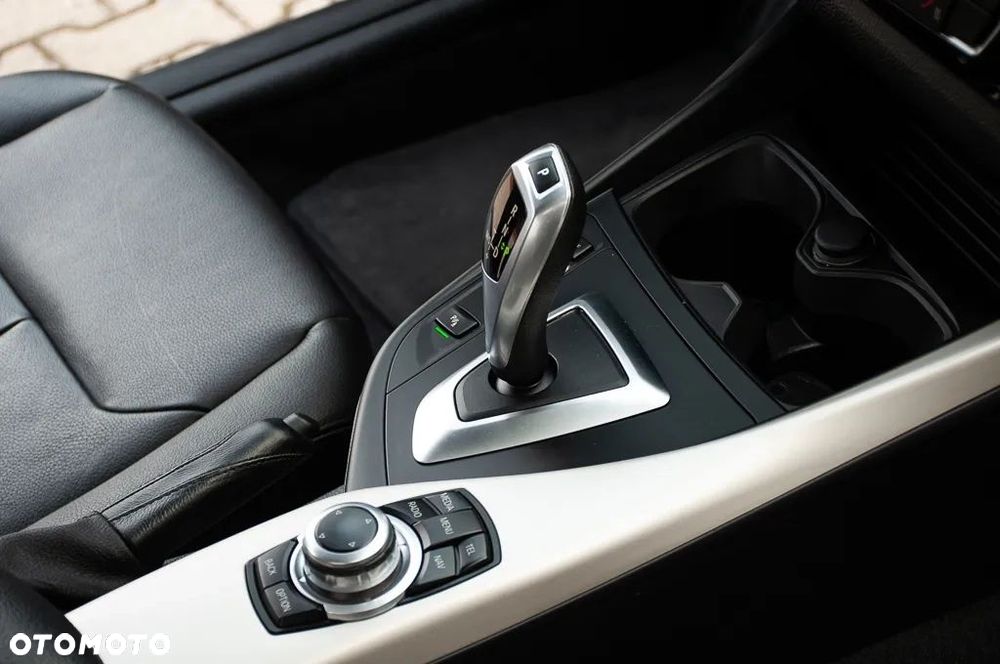 BMW Seria 1 118d Edition M Sport Shadow - 16