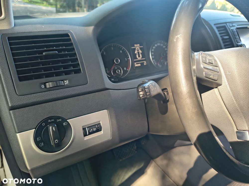 Volkswagen Multivan - 16
