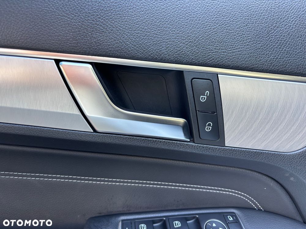 Mercedes-Benz Klasa E 250 - 16