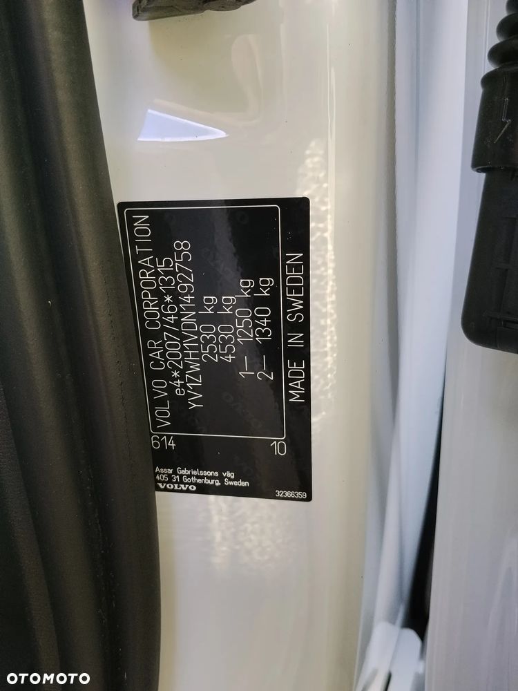 Volvo V60 T6 AWD Plug-In Hybrid Plus Dark - 26