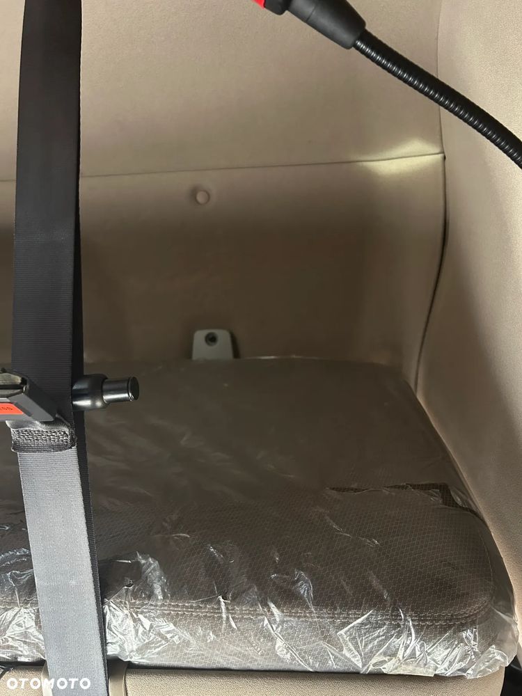 Scania R450 RETARDER / SKÓRY / NAVI / AUTOMAT / POLSKI SALON / ZBIORNIKI PALIWA 1500 L / LAMPY LED / FULL SPOJLERY / TYŁ 4 PODUSZKI / BARDZO ŁADNA SCANIA 2015 ROK !! - 32