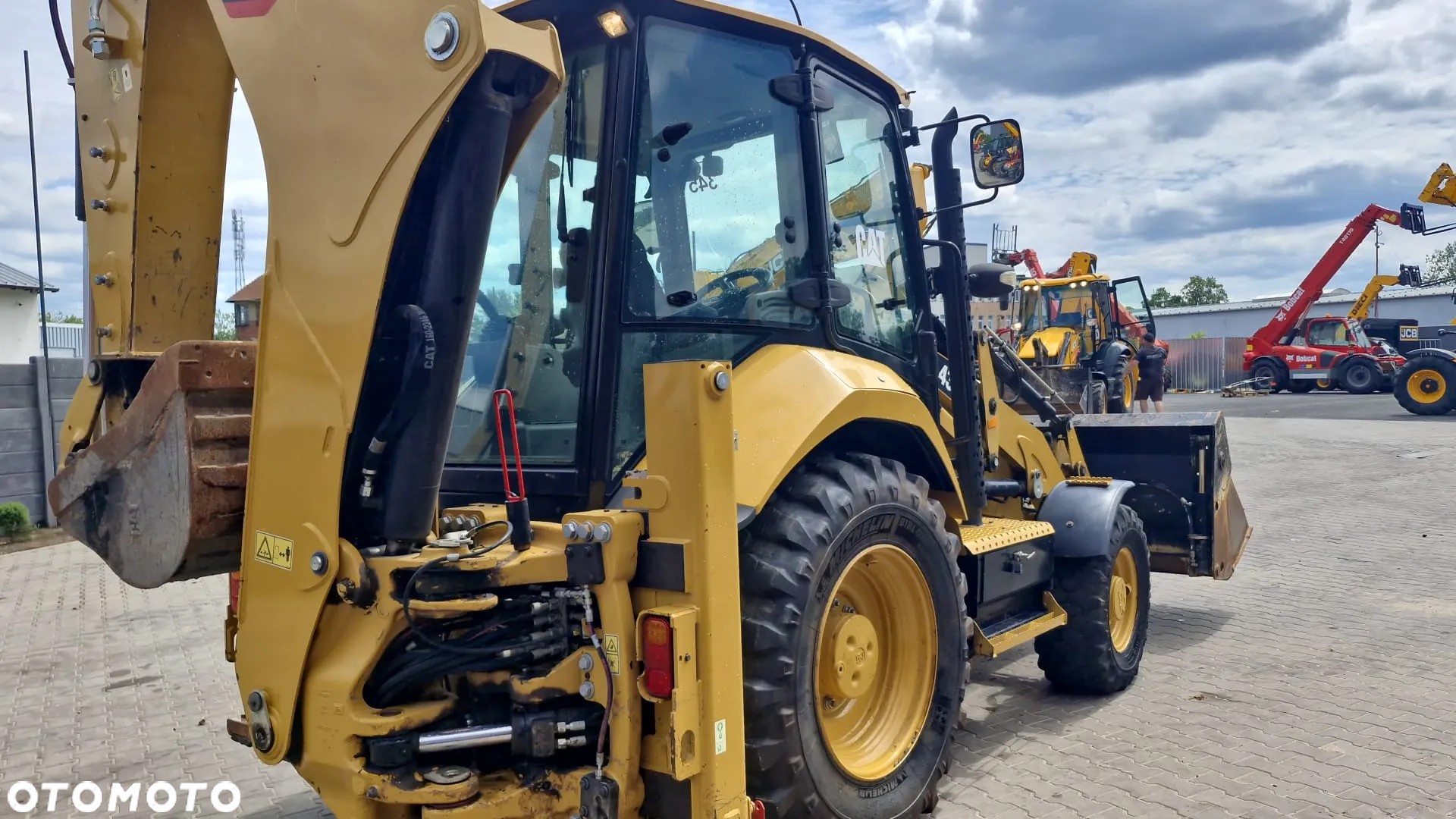 Caterpillar 432F2 - 3