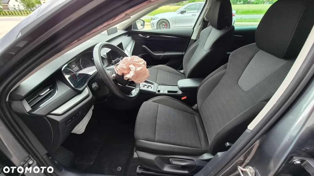 Skoda Octavia 1.5 TSI mHEV Selection DSG - 12