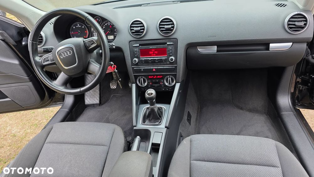 Audi A3 3-drzwiowe 1.6 TDI DPF Attraction - 27