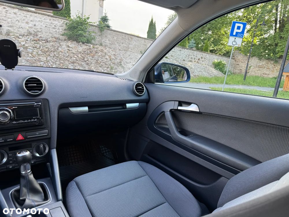 Audi A3 3-drzwiowe 1.6 Ambiente - 25