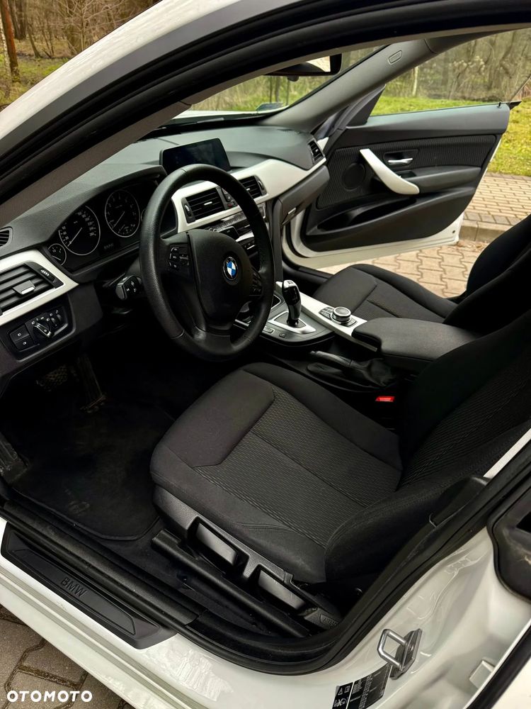 BMW 3GT 320i GPF xDrive Advantage - 12