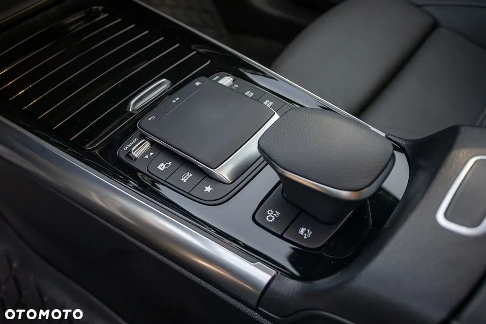 Mercedes-Benz GLA - 25