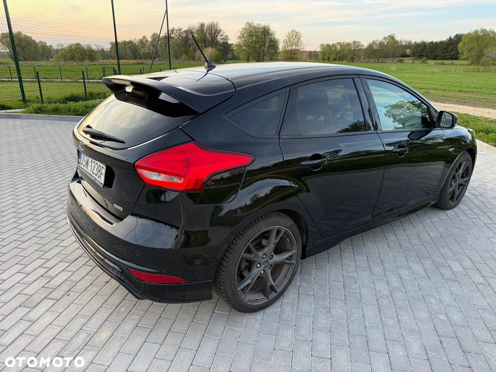 Ford Focus 1.5 EcoBoost ST-Line - 4