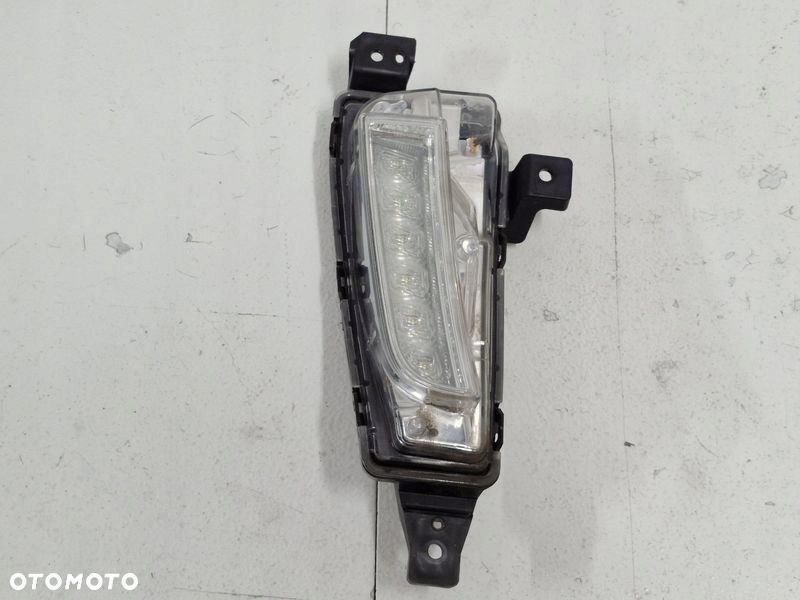 SUZUKI VITARA III 3 LAMPA HALOGEN DRL DO JAZDY DZIENNEJ LED PRAWY PRZÓD - 1