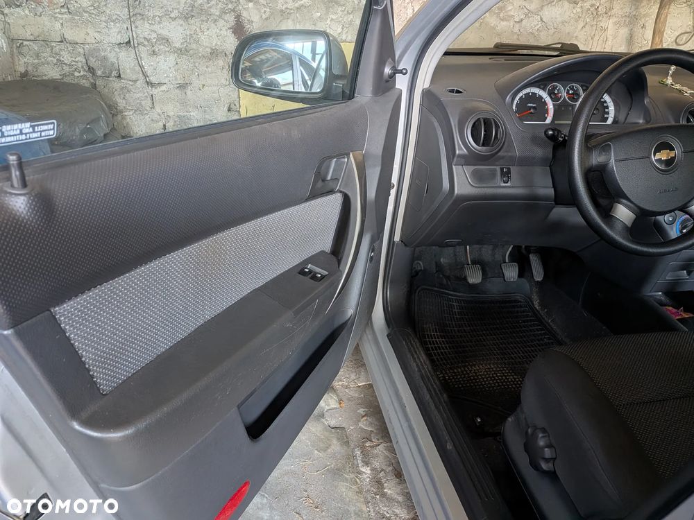 Chevrolet Aveo - 12