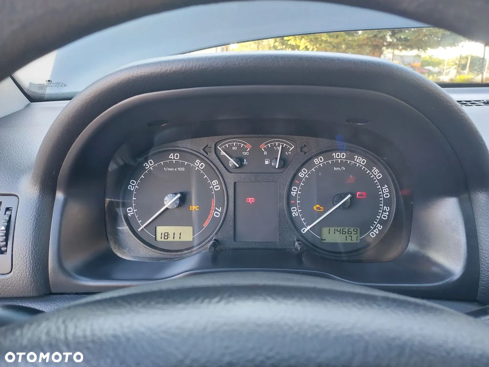 Skoda Octavia 1.6 Tour - 23