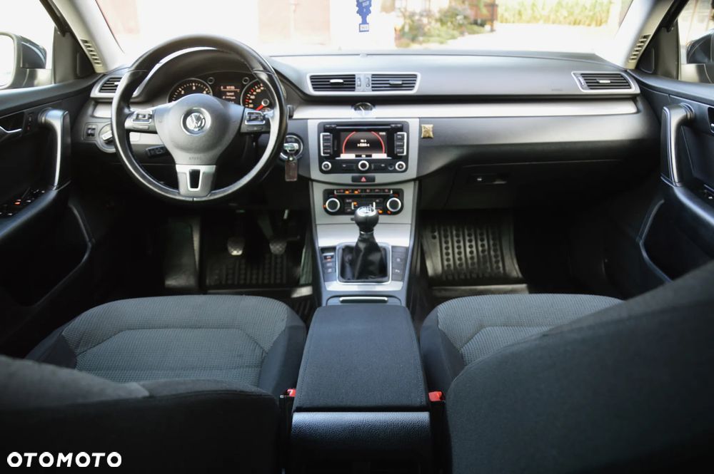 Volkswagen Passat - 19