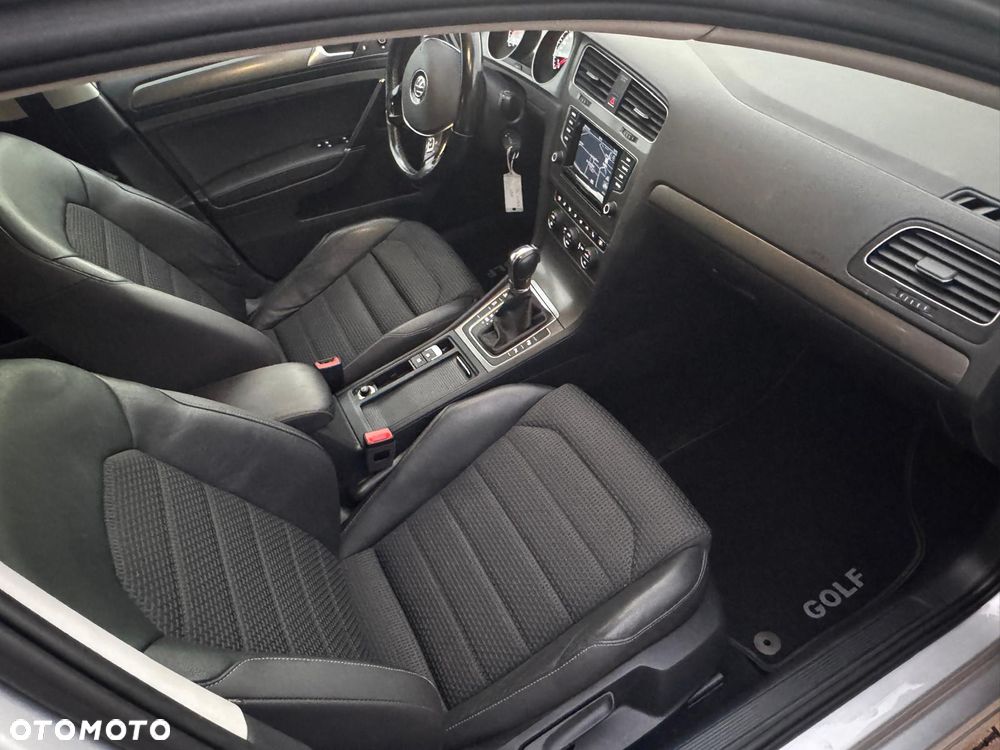 Volkswagen Golf - 9