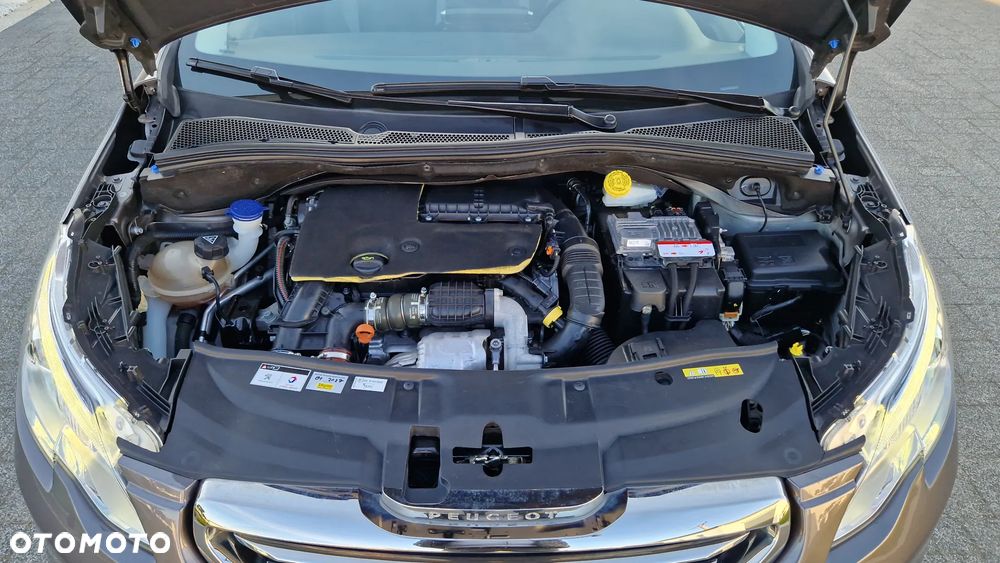 Peugeot 2008 1.6 BlueHDi Allure S&S - 33