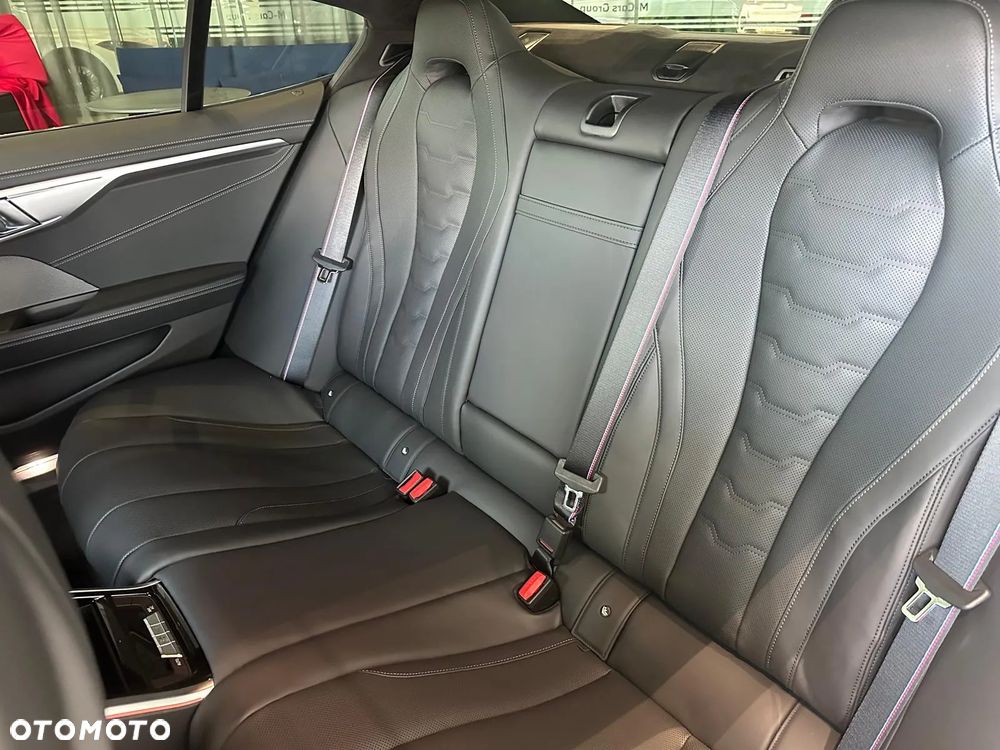 BMW Seria 8 - 22