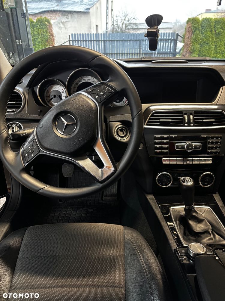 Mercedes-Benz Klasa C 180 CGI BlueEff - 15