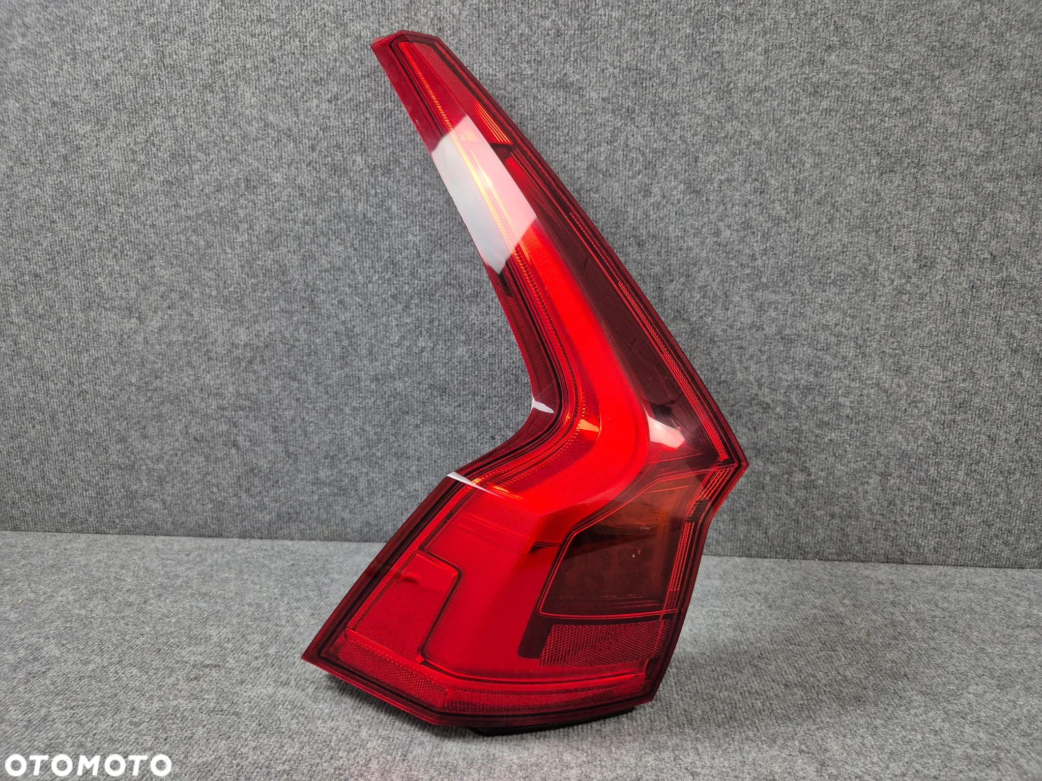 LAMPA TYLNA TYŁ LEWA - VOLVO V90 II LED 16-20 EUROPA - 1
