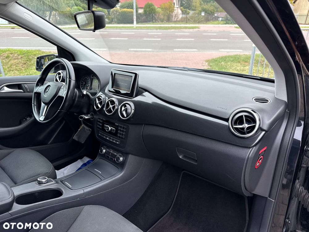 Mercedes-Benz Klasa B 180 7G-DCT UrbanStyle Edition - 23
