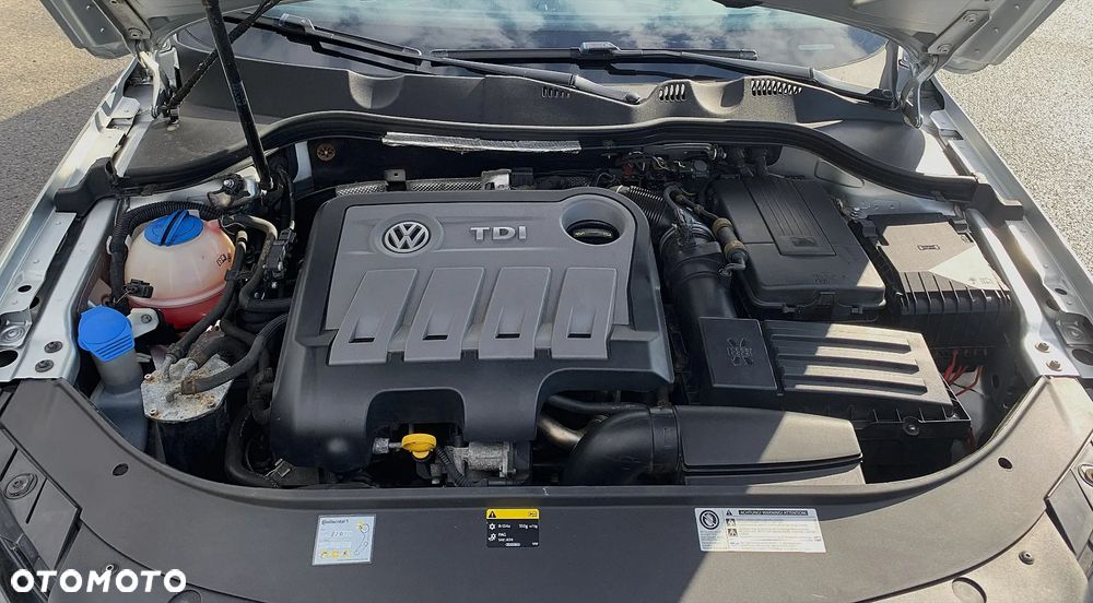 Volkswagen Passat 2.0 TDI DPF BlueMotion Technology Comfortline - 16