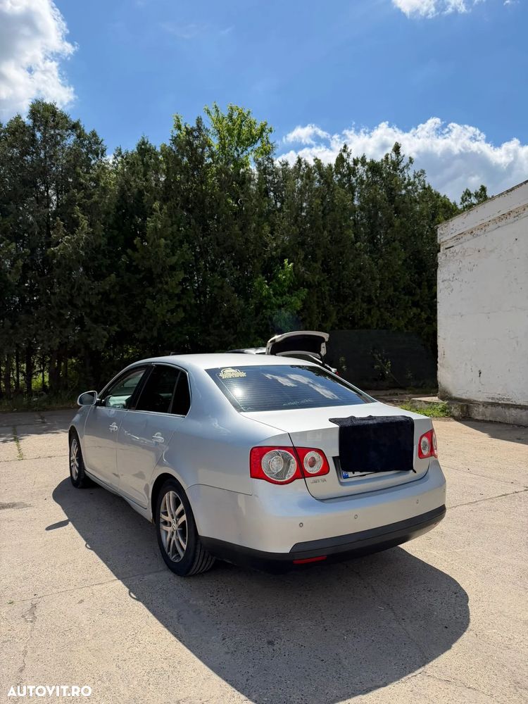Volkswagen Jetta 2.0 TDI Comfortline - 5
