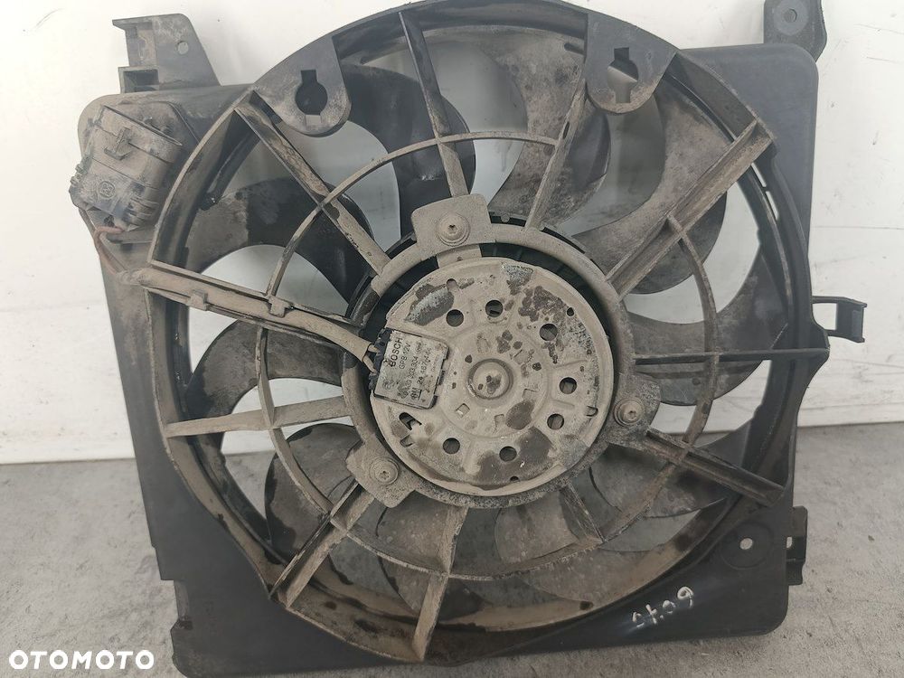 WENTYLATOR CHŁODNICY OPEL ZAFIRA B 13241612  24467444 0130303304  BOSCH - 3