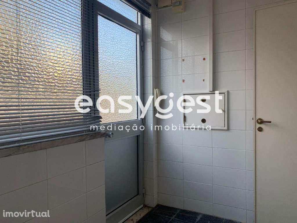 Moradia espaçosa V6 com área de 359 m2 e bem localizada - Grande imagem: 2/43