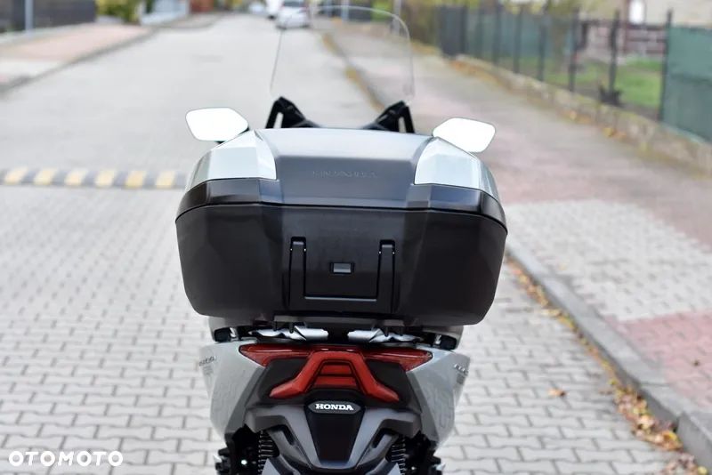 Honda NSS - 16