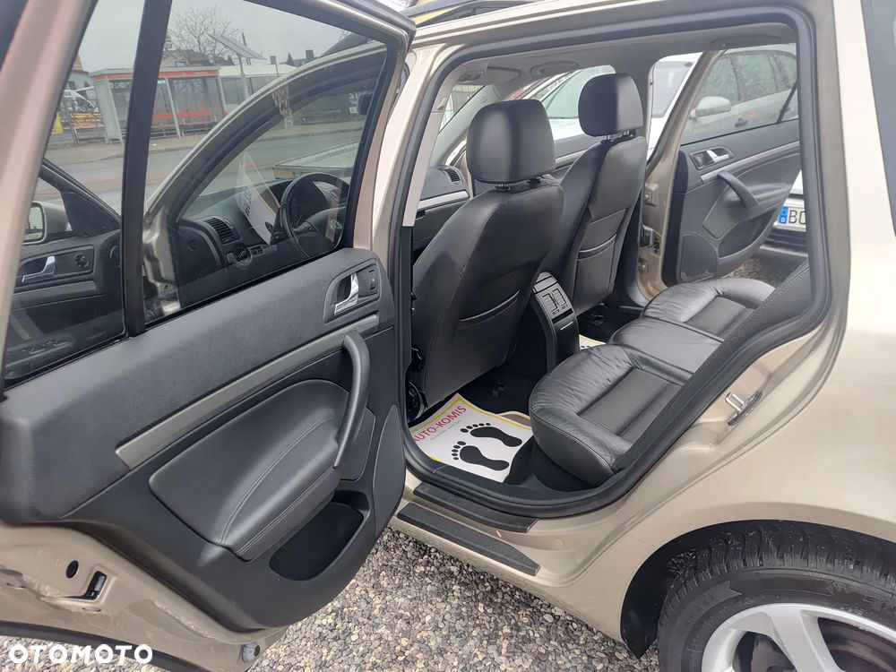 Skoda Octavia 2.0 TDI Ambiente DSG - 20