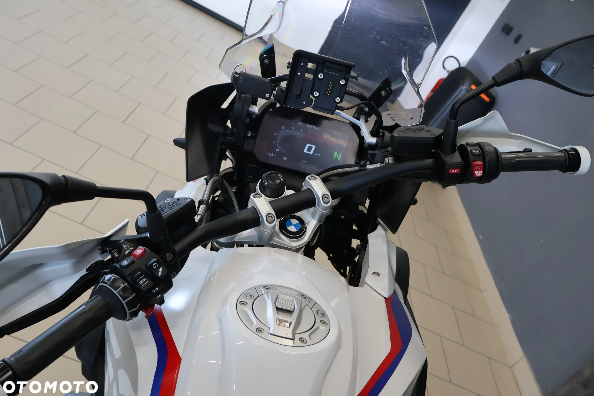 BMW R - 8
