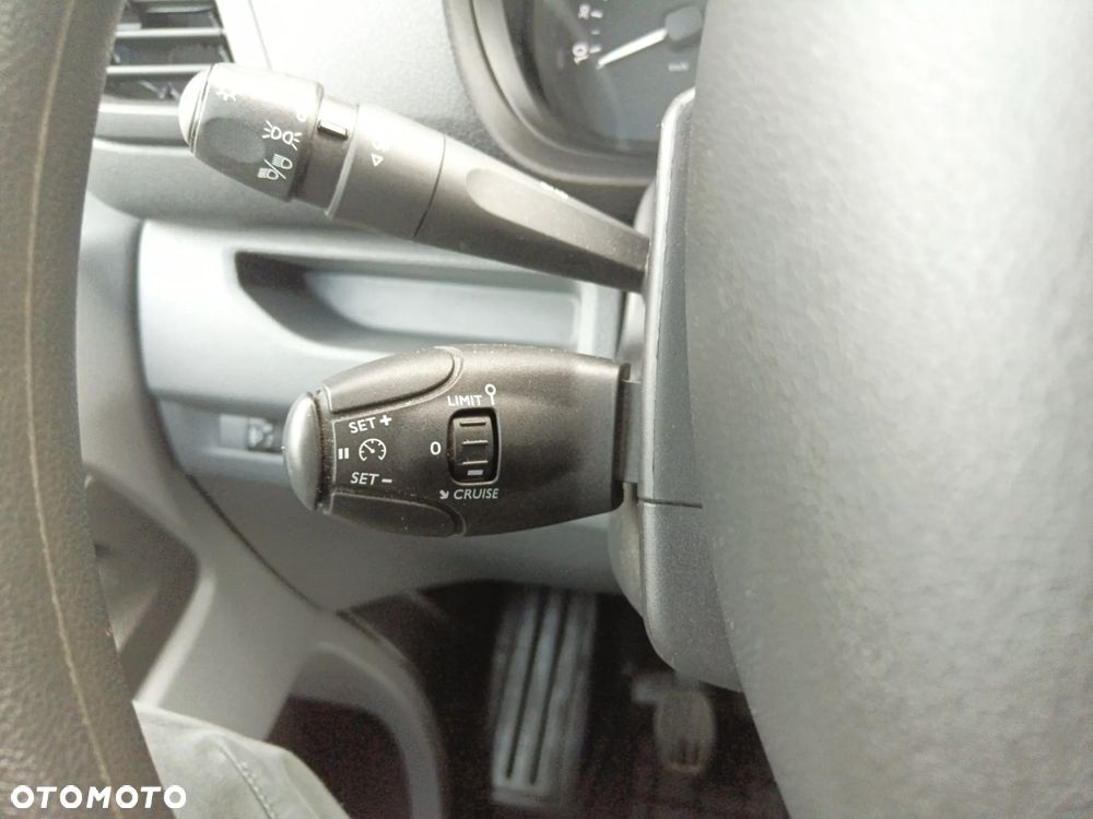Peugeot Traveller 1.5 BlueHDi Long Business - 29