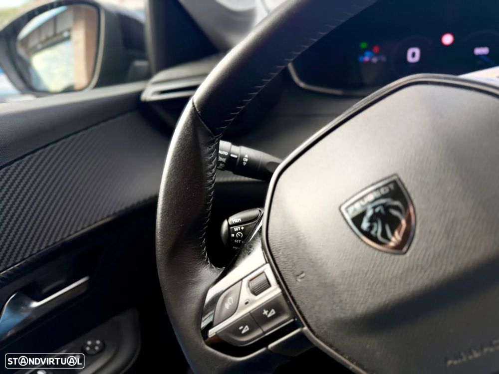 Peugeot 208 1.2 PureTech Allure - 18
