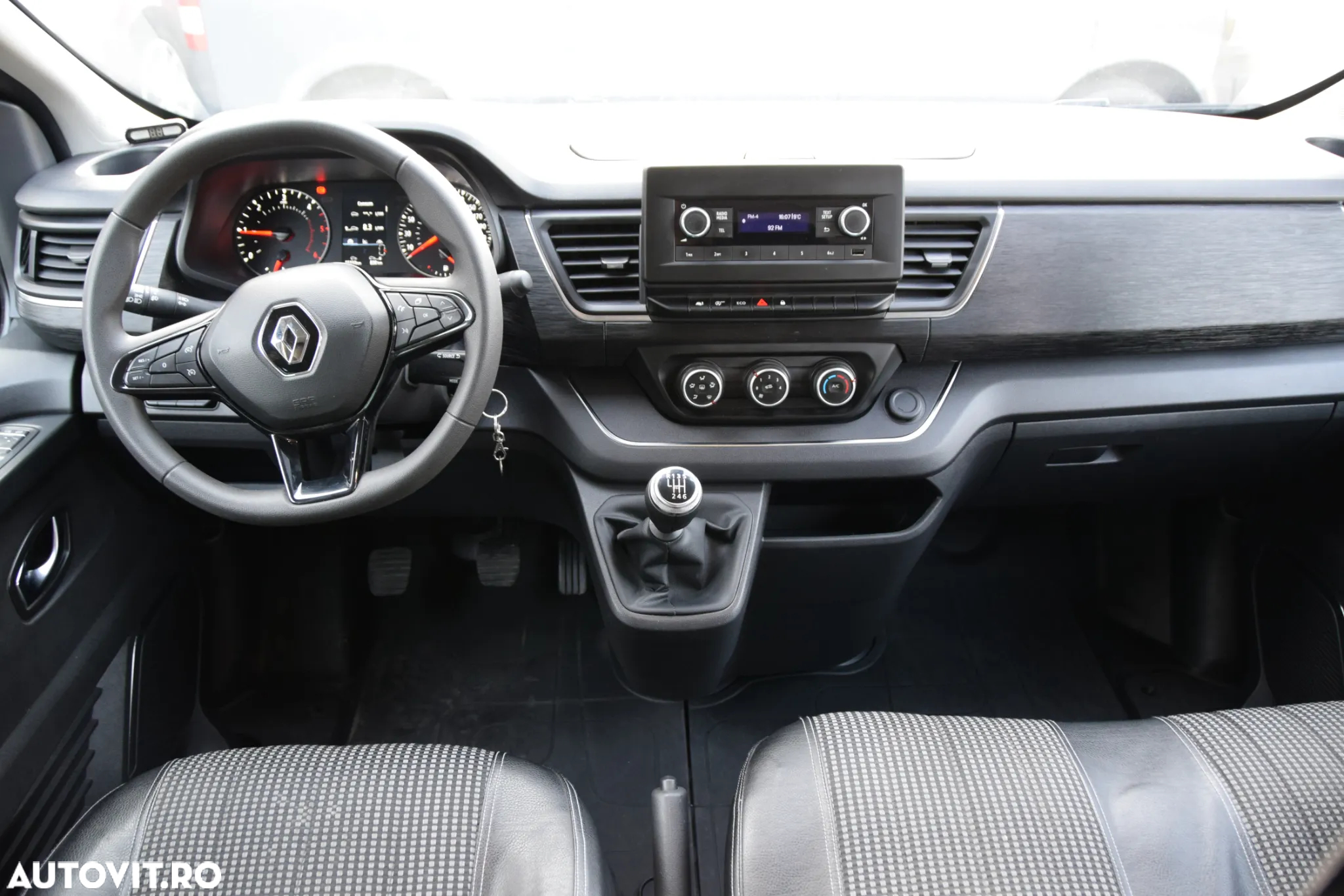 Renault Trafic Combi 2.0 Blue dCi 150 S&S L2 8+1 Zen - 8