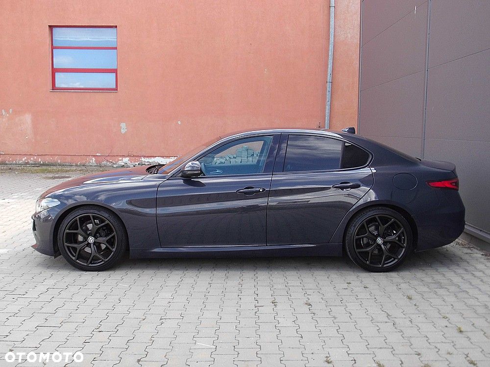 Alfa Romeo Giulia 2.2 AT8 Business - 17