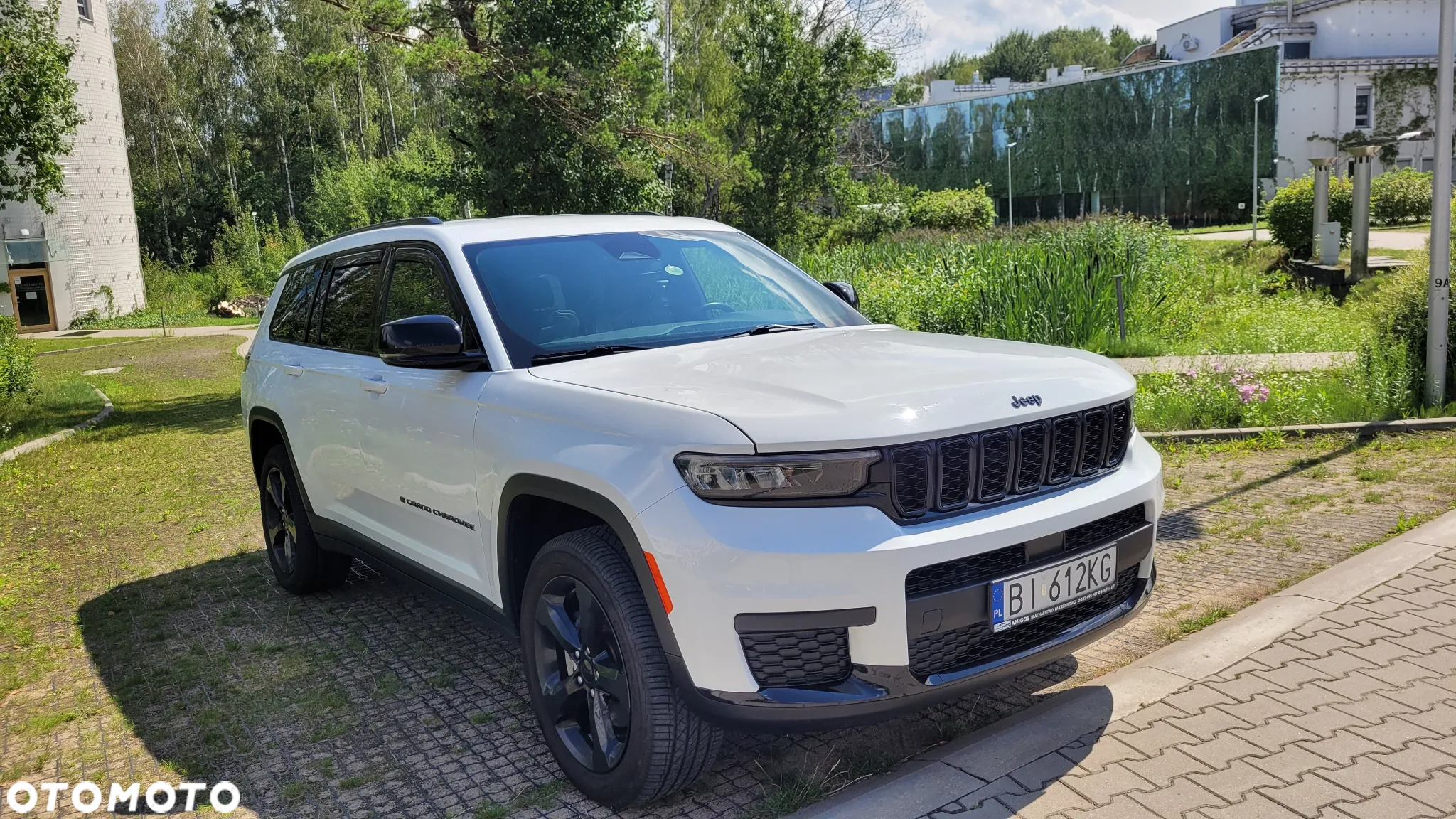 Jeep Grand Cherokee - 31
