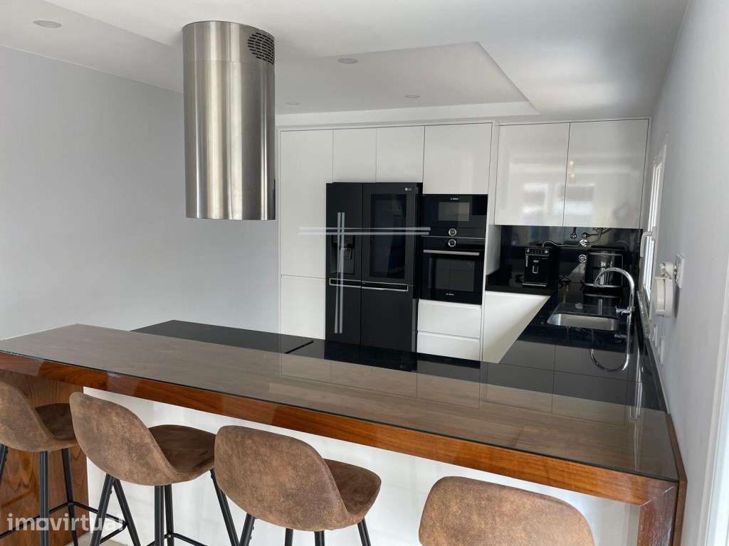 Moradia isolada T4, arquitetura contemporânea com piscina - Quinta ... - Grande imagem: 4/45