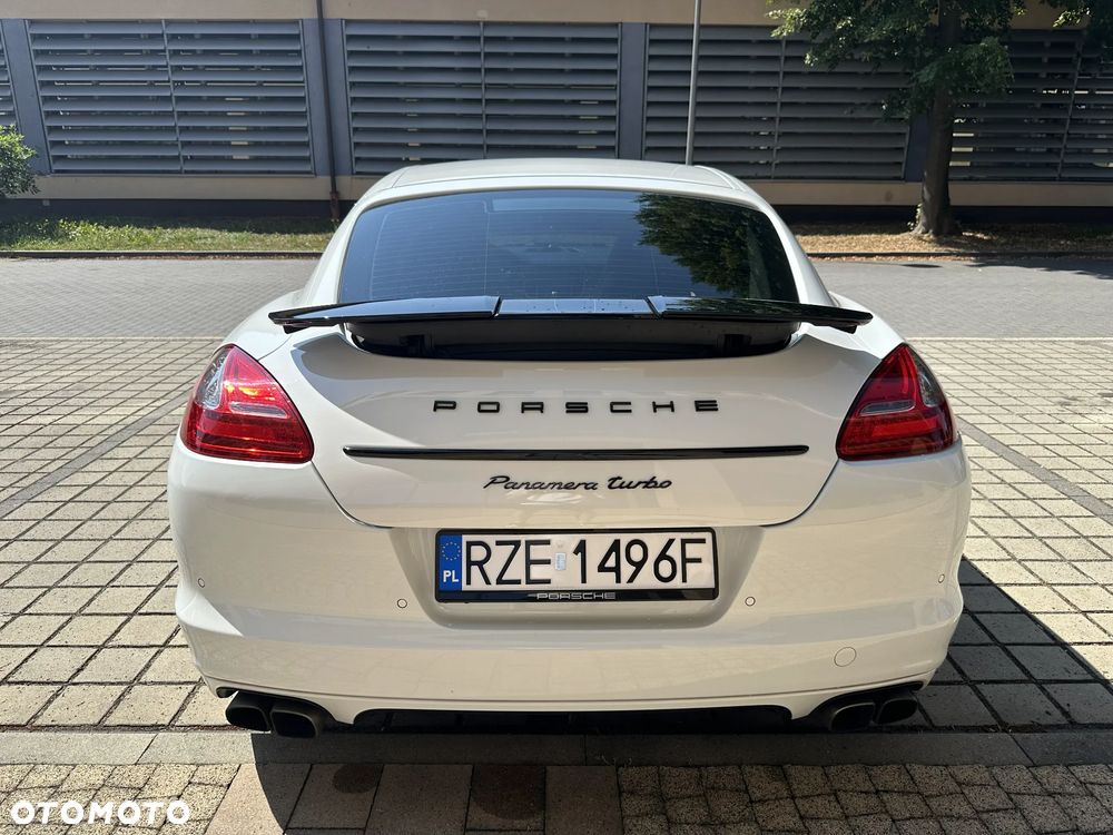 Porsche Panamera Turbo PDK - 40