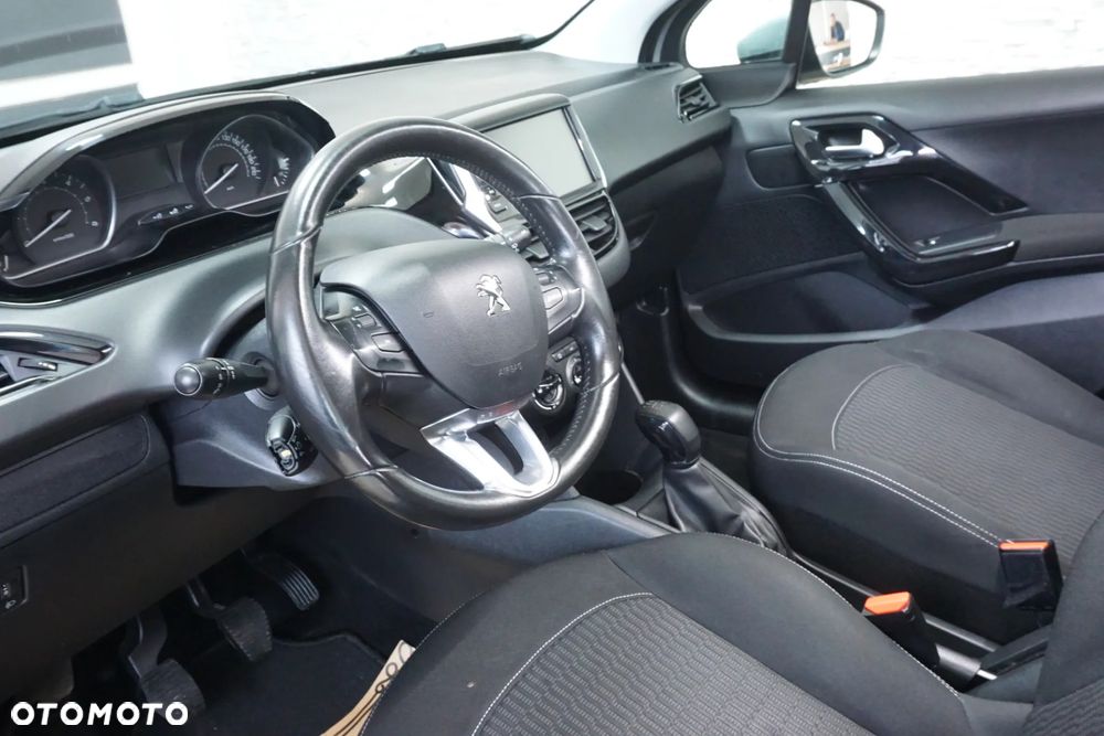 Peugeot 208 - 16