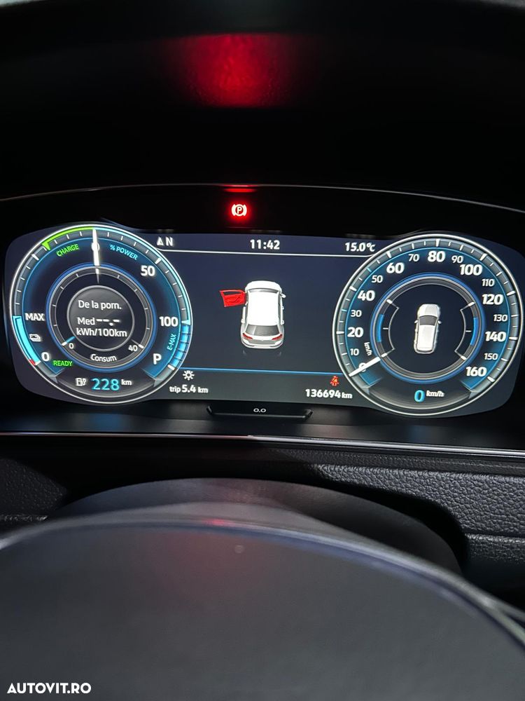 Volkswagen e-Golf - 10