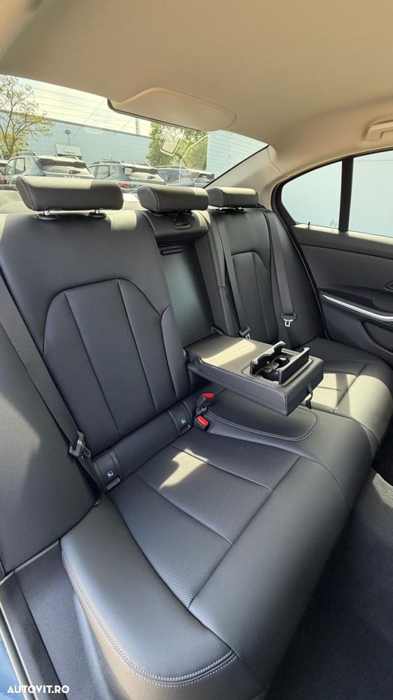BMW Seria 3 318d Aut. - 11