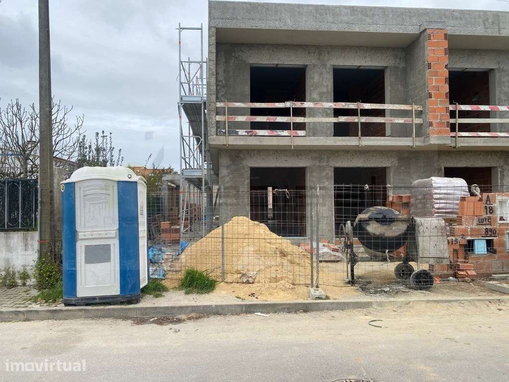 Moradia geminada com piscina e garagem - Grande imagem: 4/10