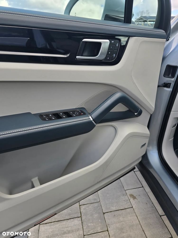 Porsche Cayenne Platinum Edition - 28