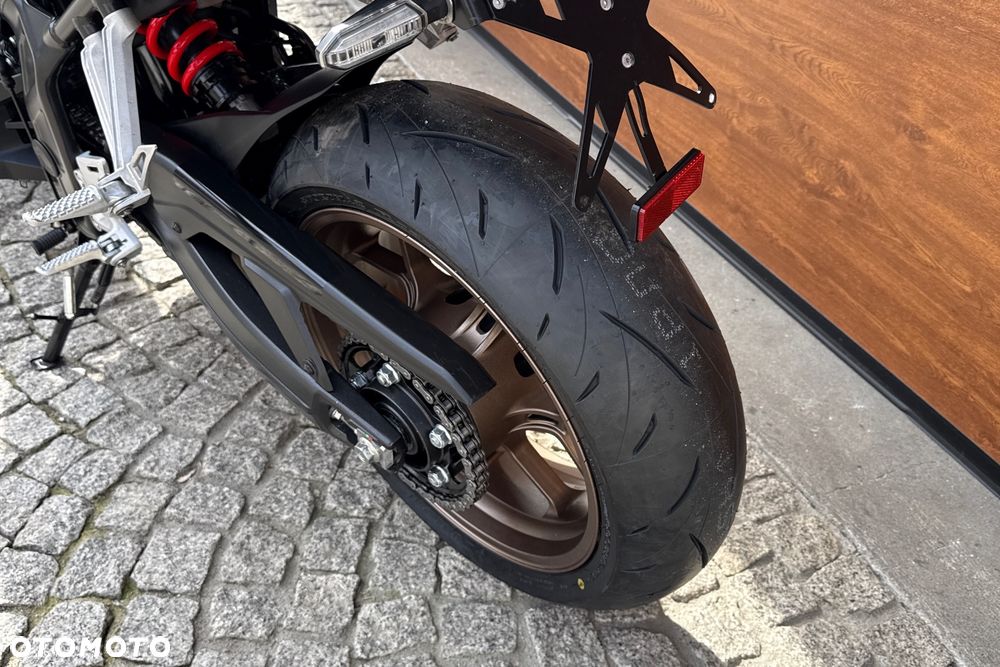 Honda CB - 23