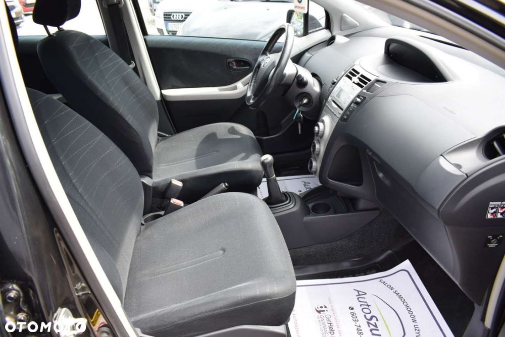 Toyota Yaris - 23